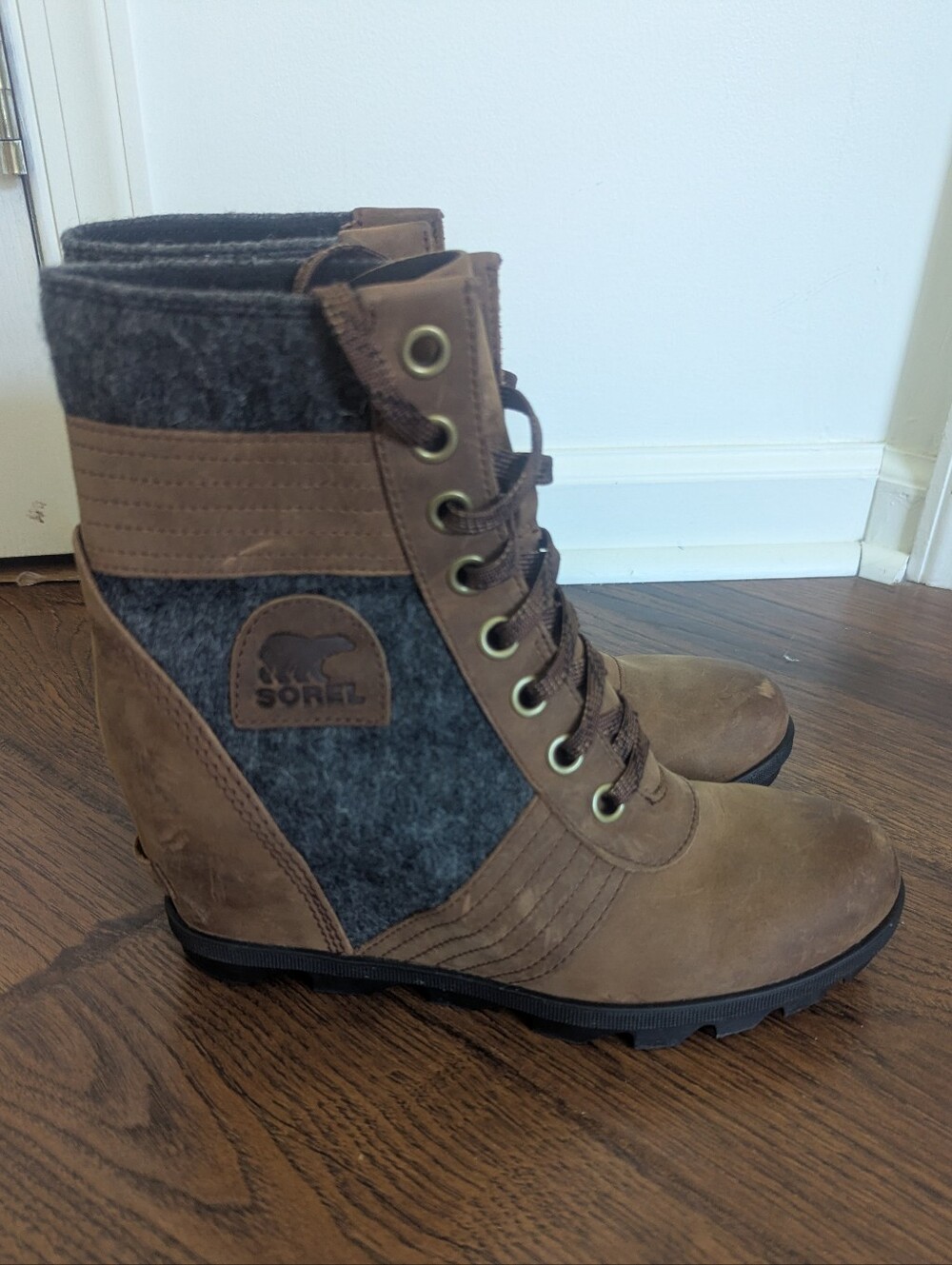 Sorel Lexie Wedge Boots Size 10 Brown Gray Outdoors Winter Warm Cozy Leather